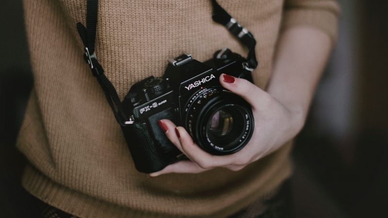 photographe-STE AGNES-min_woman-camera-photography-photographer-slr-dslr-319-pxhere.com